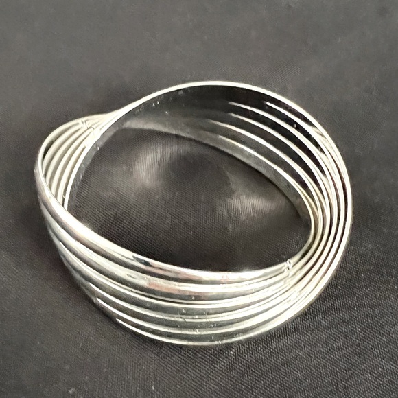 Silver-toned metal super unique and stylish bracelet. - Picture 1 of 4